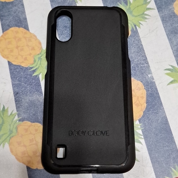 Samsung galaxy A01 16GB W/2 phone cases